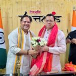 छात्राओं को स्वस्थ रहने की दी गई जानकारी