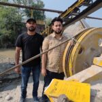 किस आरोपित के घर पर कुर्की का नोटिस चस्पा