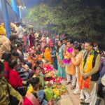 सीएम धामी ने डूबते हुए सूर्य को दिया अर्घ्य