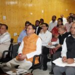 चंपावत डीएम ने अस्पताल और तहसील में की छापेमारी