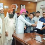 जरा संभल के बाबा,कैमरे में कैद आप