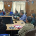 टेंपो ट्रैवलर खाई में गिरा,दो की मौत