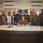 प्रतिबंधित कैप्सूल के साथ दो धरे