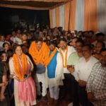 डीएम मनीष ने की मुख्यमंत्री संस्कृति संवर्धन किट भेंट