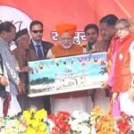 किसानों को निःशुल्क बांटे धान के बीज