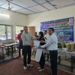 अमेरिका में असिस्टेंट प्रोफेसर बनीं आयुषी को डीएम मनीष ने किया सम्मानित