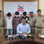 डीएम को ज्ञापन सौंप, एमआरपी के खेल को करें बंद