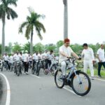 यूकेपीएससी की परीक्षा में चयनित राकेश को जिलाधिकारी ने शॉल ओढ़ाकर किया सम्मानित