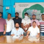 मुख्यमंत्री धामी ने खेत में चलाया टिलर चला दिया जैविक खेती का संदेश