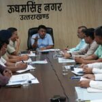 विश्वविद्यालय फार्म पर कुलपति ने किया धान रोपाई का शुभारम्भ