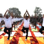 सीएम धामी ने बनबसा में किया सामूहिक योगाभ्यास, योग को दैनिक जीवन का हिस्सा बनाने का किया आह्वान