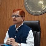 डीएम को ज्ञापन सौंप, एमआरपी के खेल को करें बंद