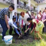छात्राओं ने पर्यावरण बचाने का लिया संकल्प