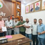 शतरंज की चाल में एक दूसरे को मात देते दिखे खिलाड़ी