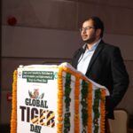 मुख्यमंत्री का गुरु पूर्णिमा शुभकामना संदेश मानेश्वर महादेव मंदिर के महराज को किया गया भेंट