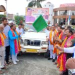 शंकराचार्य चौक पर शिवभक्त कांवड़ियों का भव्य स्वागत, डीएम-एसएसपी ने फूल-मालाएं पहनाकर बांटे फल व जूस