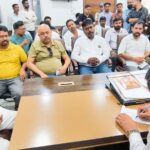 गाजे-बाजे और आतिशबाजी के बीच निकली महावीर ध्वज यात्रा,